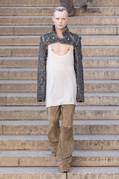 Look 13